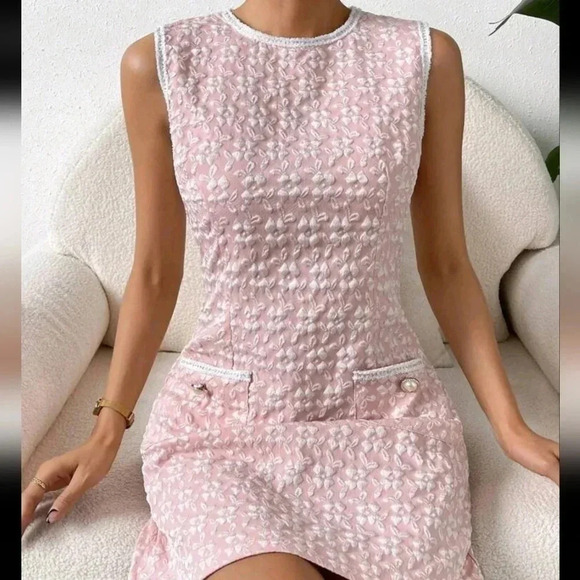 Contrast Trim Pocket Patched Dress - Picture 1 of 7